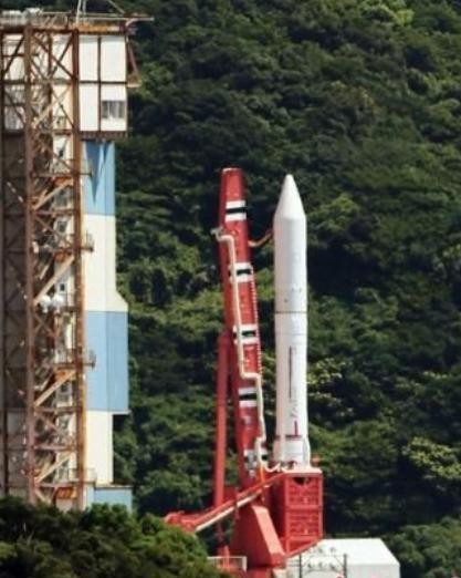 Tên lửa đẩy mới Epsilon của Nhật Bản có trọng lượng cất cánh tương đương tên lửa xuyên lục địa thể rắn hạng nặng MX của Mỹ.